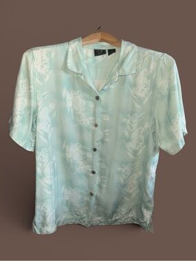Vintage WTF Women’s Size Medium Loose Fit 100% Silk Hawaiian Short Sleeve Shirt